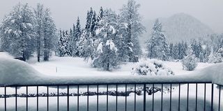 Schnee auf dem Balkon