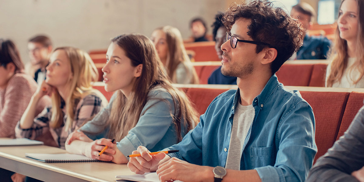 Studienplatzklage: Studenten im Hörsaal