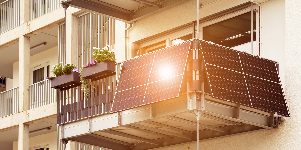 Balkonkraftwerk Balkonkraftwerk: Solarpanele am Balkon