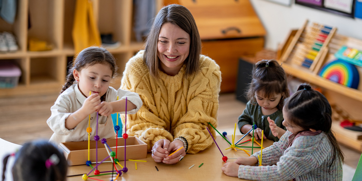 Kündigung für die Kita Betreuerin mit Kindern in Kita