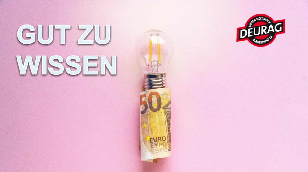 Glühbirne mit einem 50-Euro-Schein, der um das untere Ende gewickelt ist.